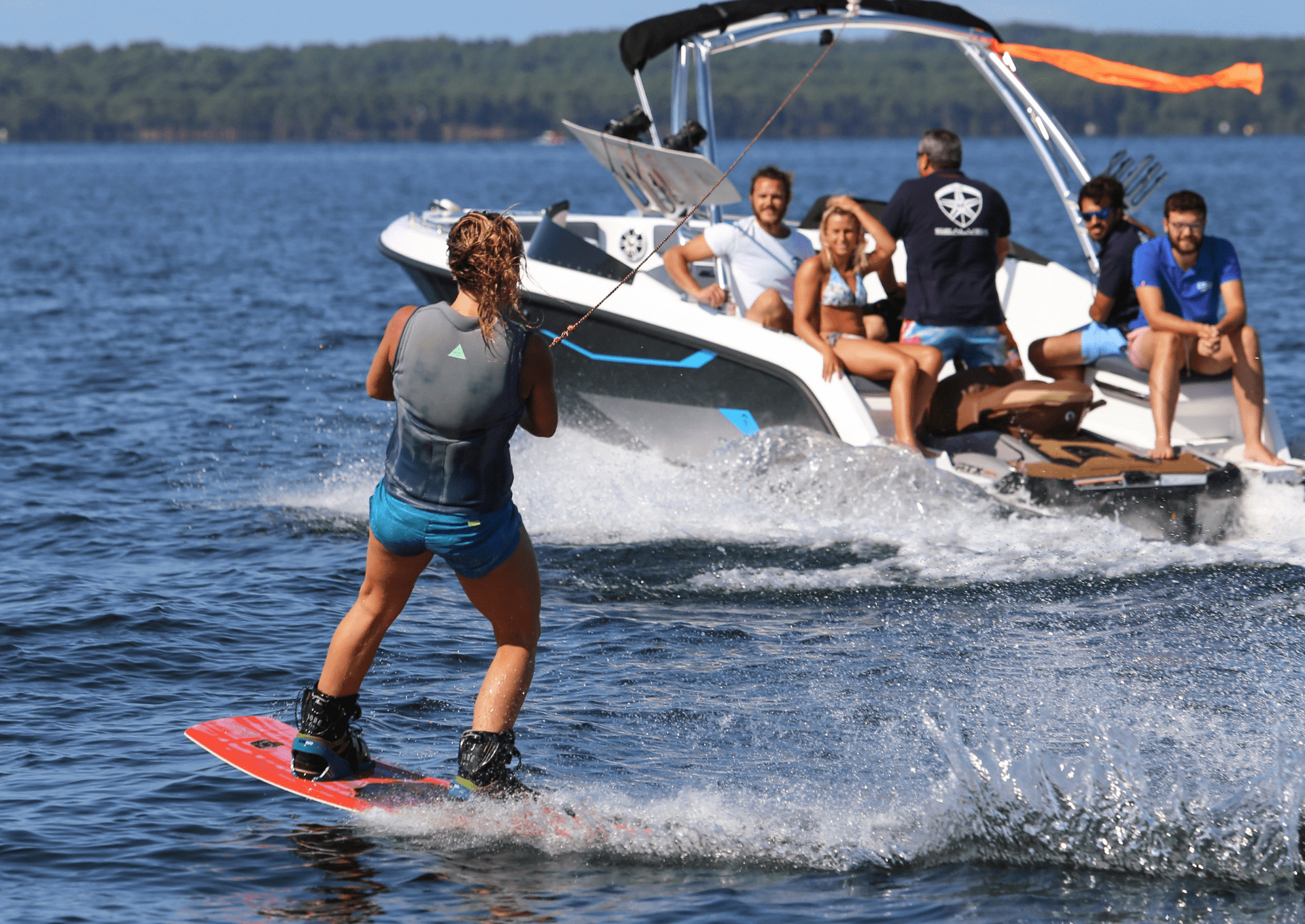 Session wakeboard avec un waveboat